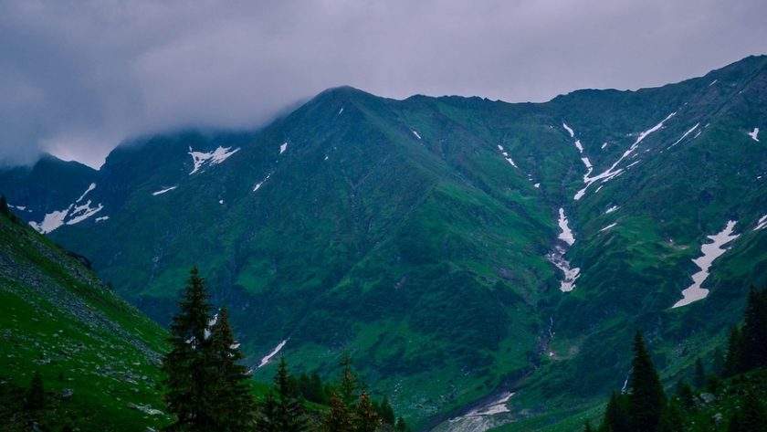 România ascunde comori montane care îți cer mai puțin decât o ieșire în oraș