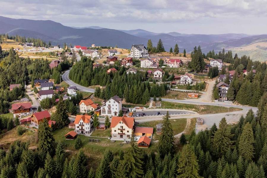 Păltiniș se află la cea mai mare altitudine dintre toate stațiunile montane din România