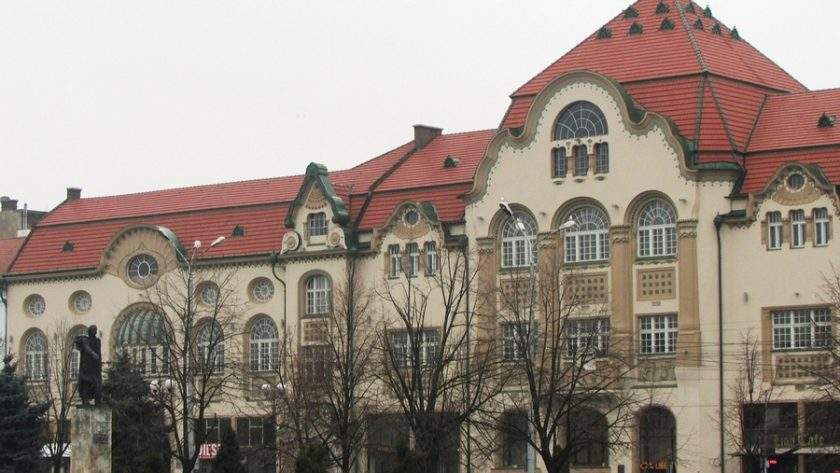 Ce să vizitezi în Oradea: Itinerar de weekend în capitala Art Nouveau 1 Centrul istoric Oradea cu clădiri Art Nouveau, destinație perfectă pentru weekend