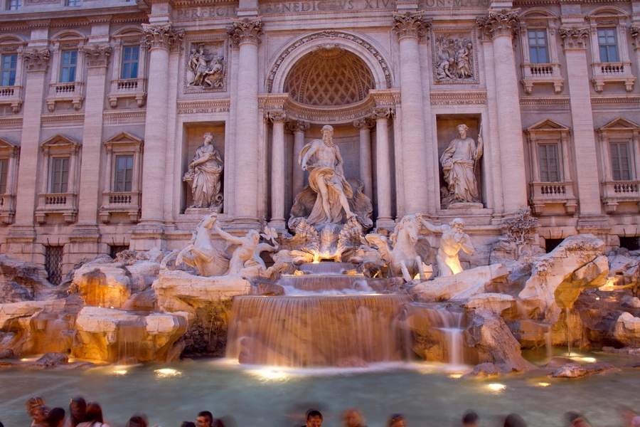 Fontana di Trevi Roma — tradiția aruncării monedei  