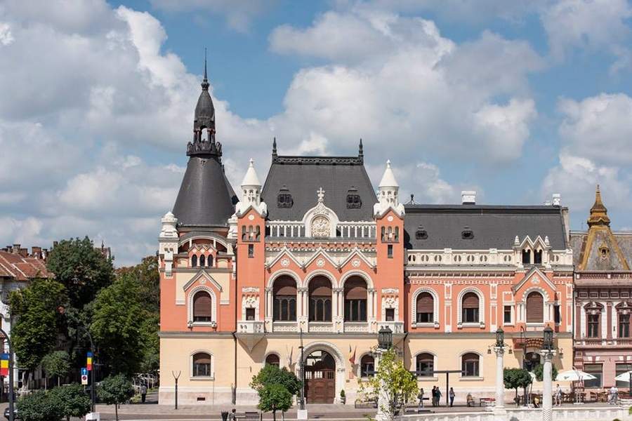Ce să vizitezi în Oradea: Itinerar de weekend în capitala Art Nouveau 5 Palatul Episcopal Oradea