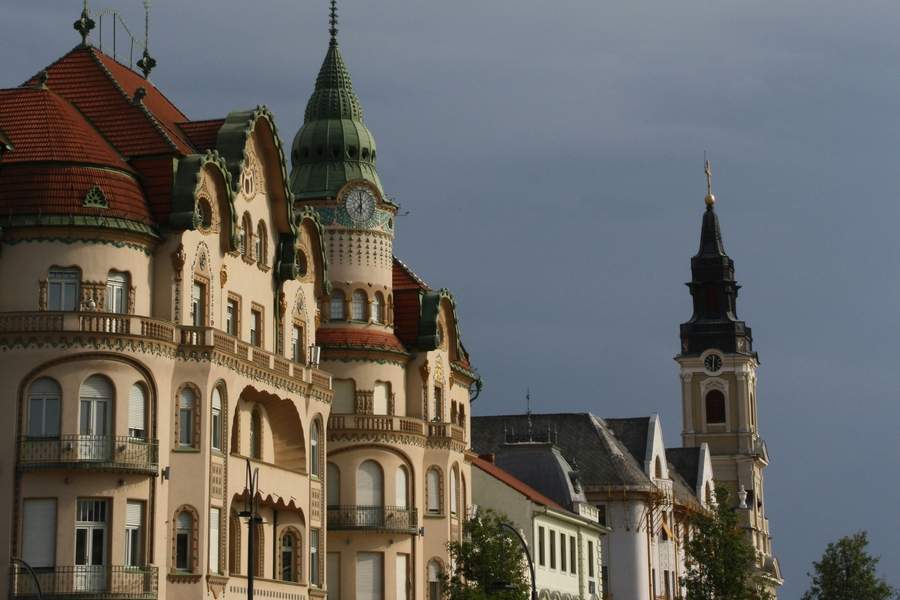 Ce să vizitezi în Oradea: Itinerar de weekend în capitala Art Nouveau 6 Palatul Vulturul Negru Oradea